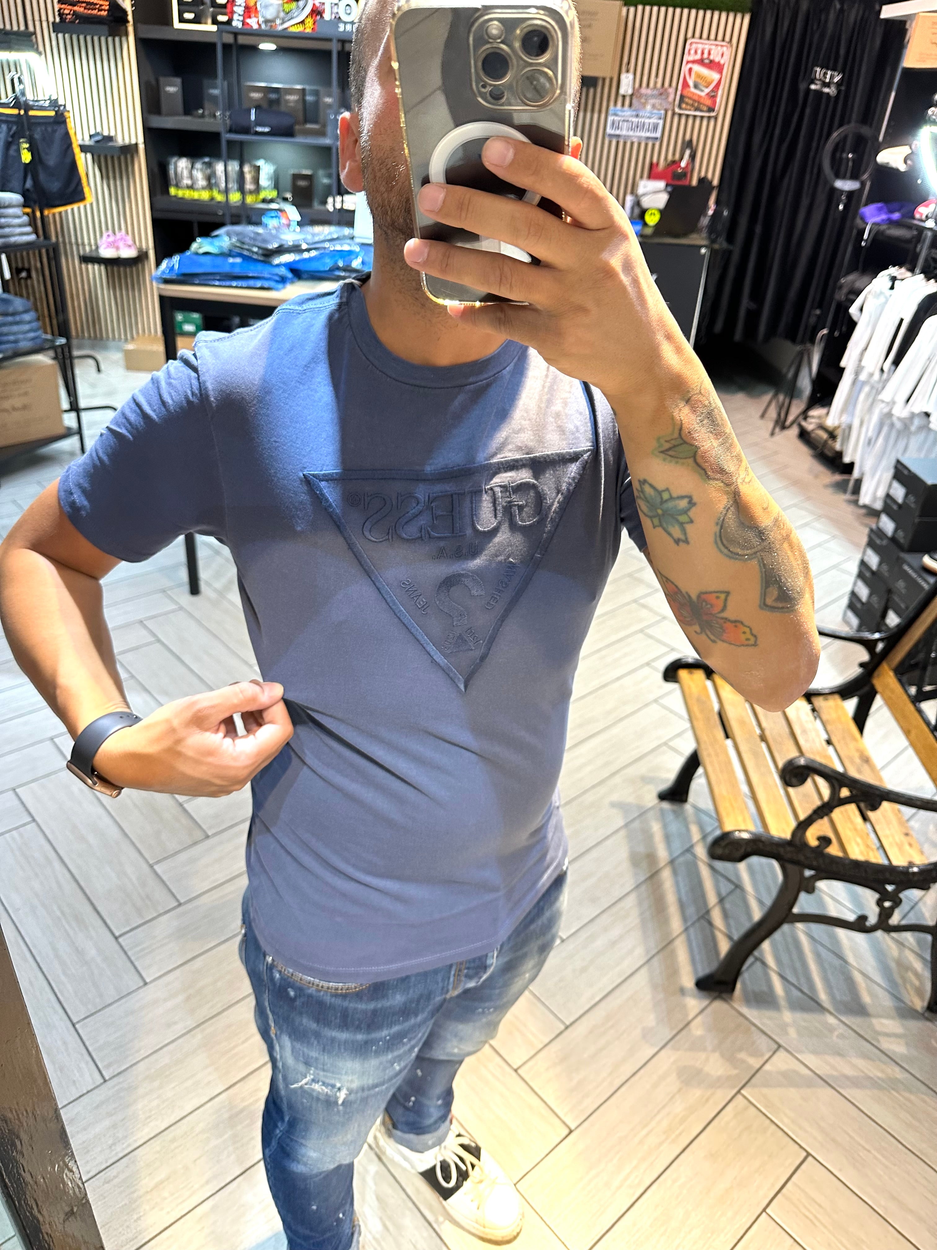T-shirt Guess