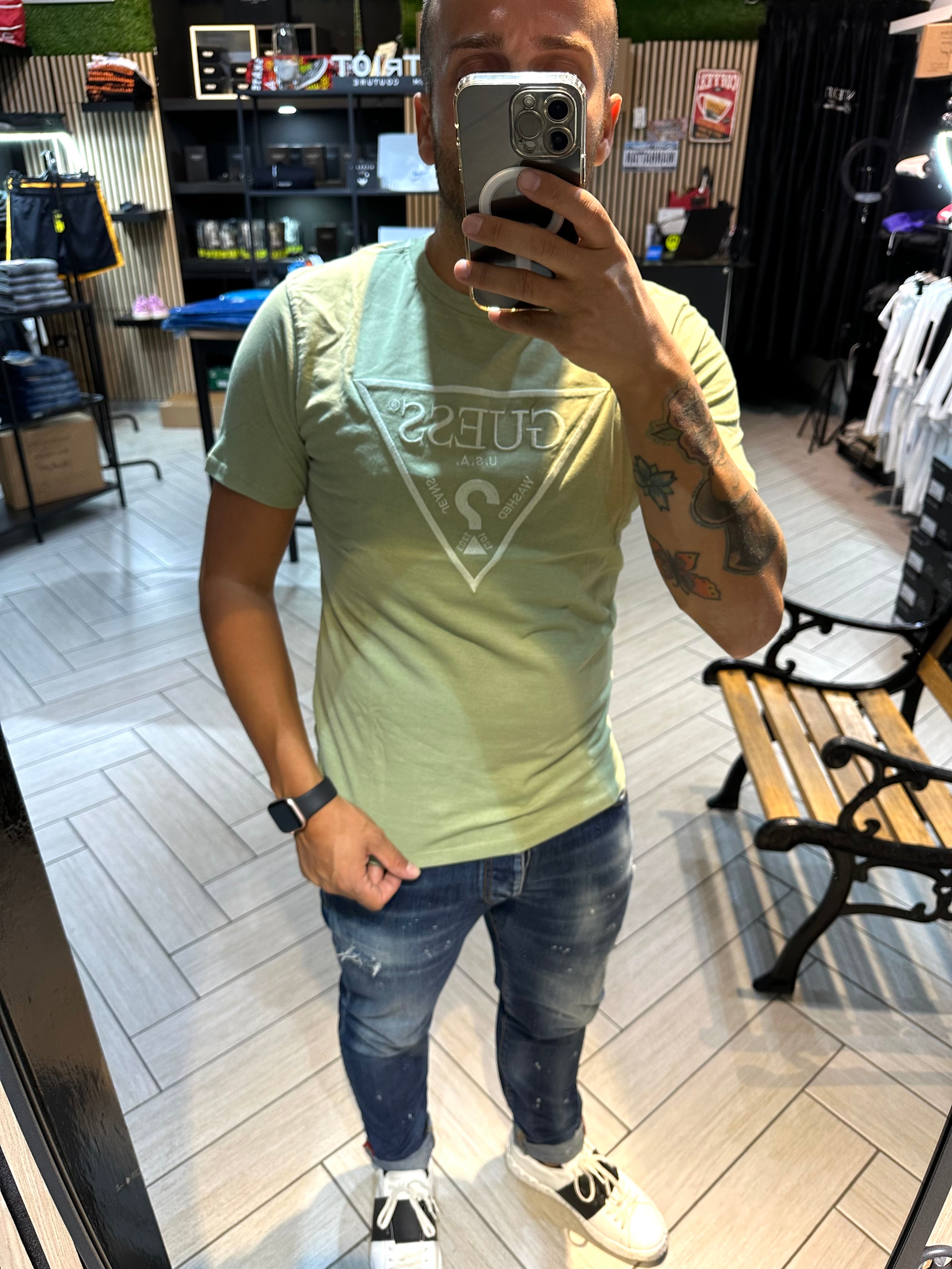 T-shirt Guess