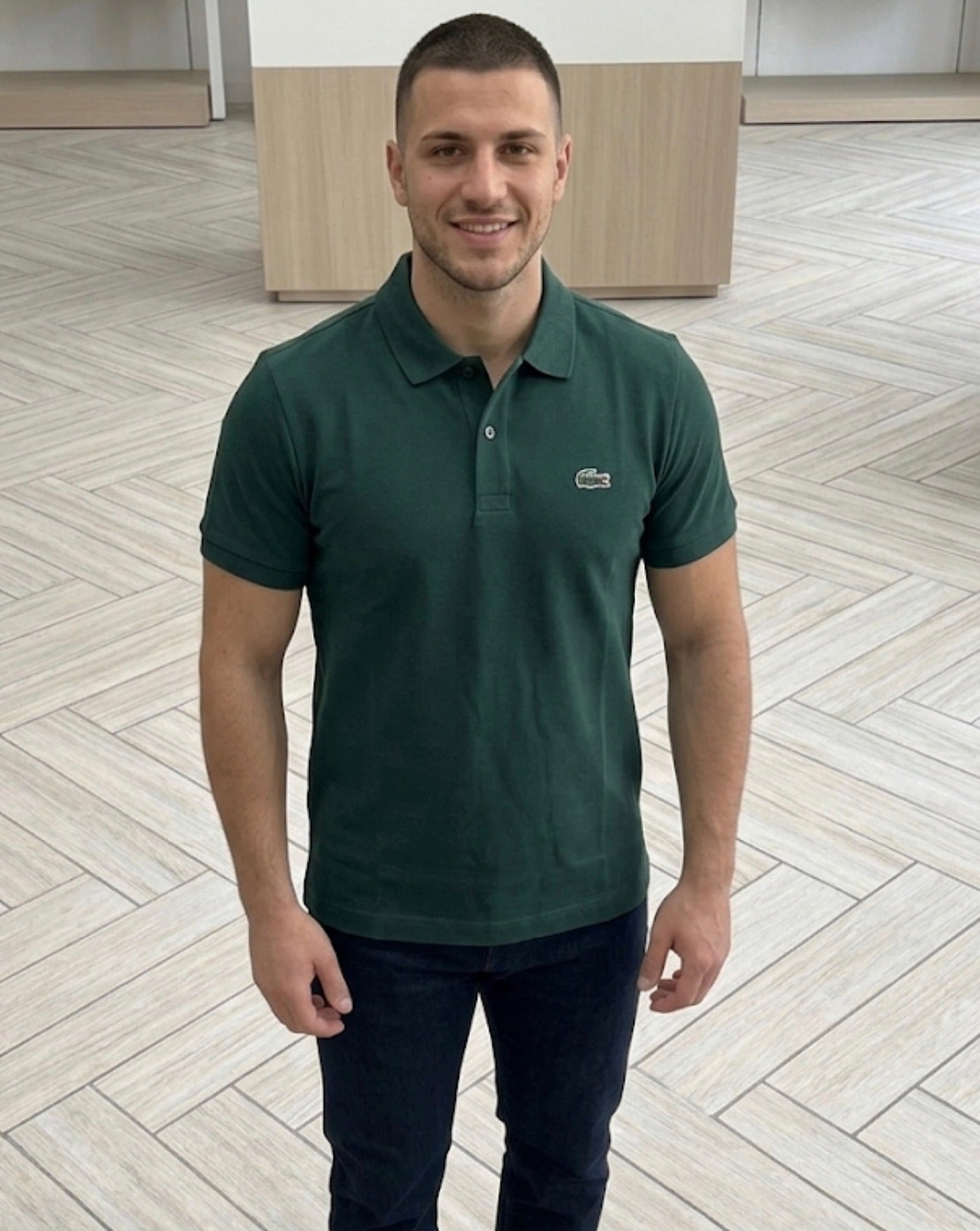 Polo Lacoste Verde con logo colorato