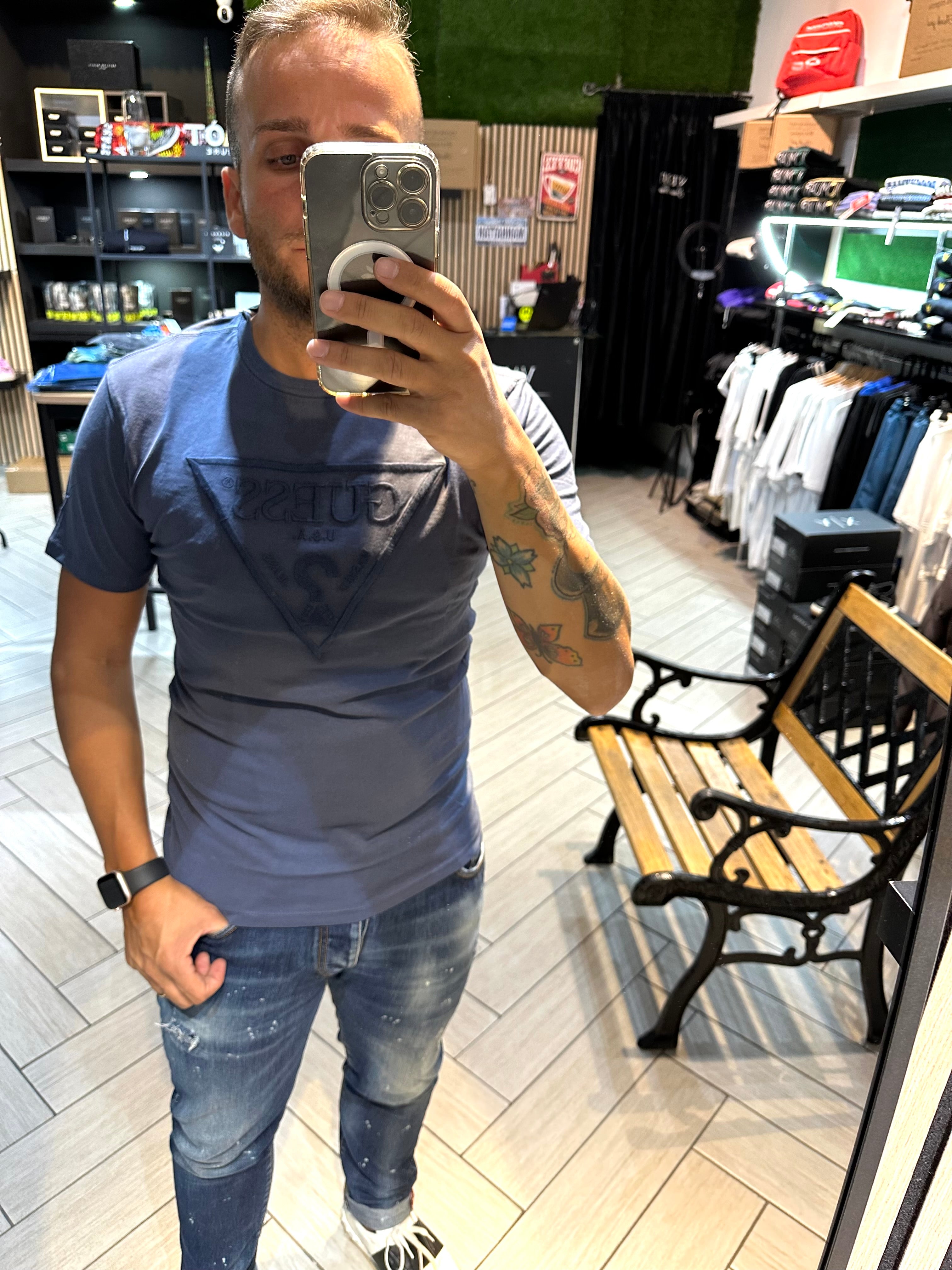 T-shirt Guess