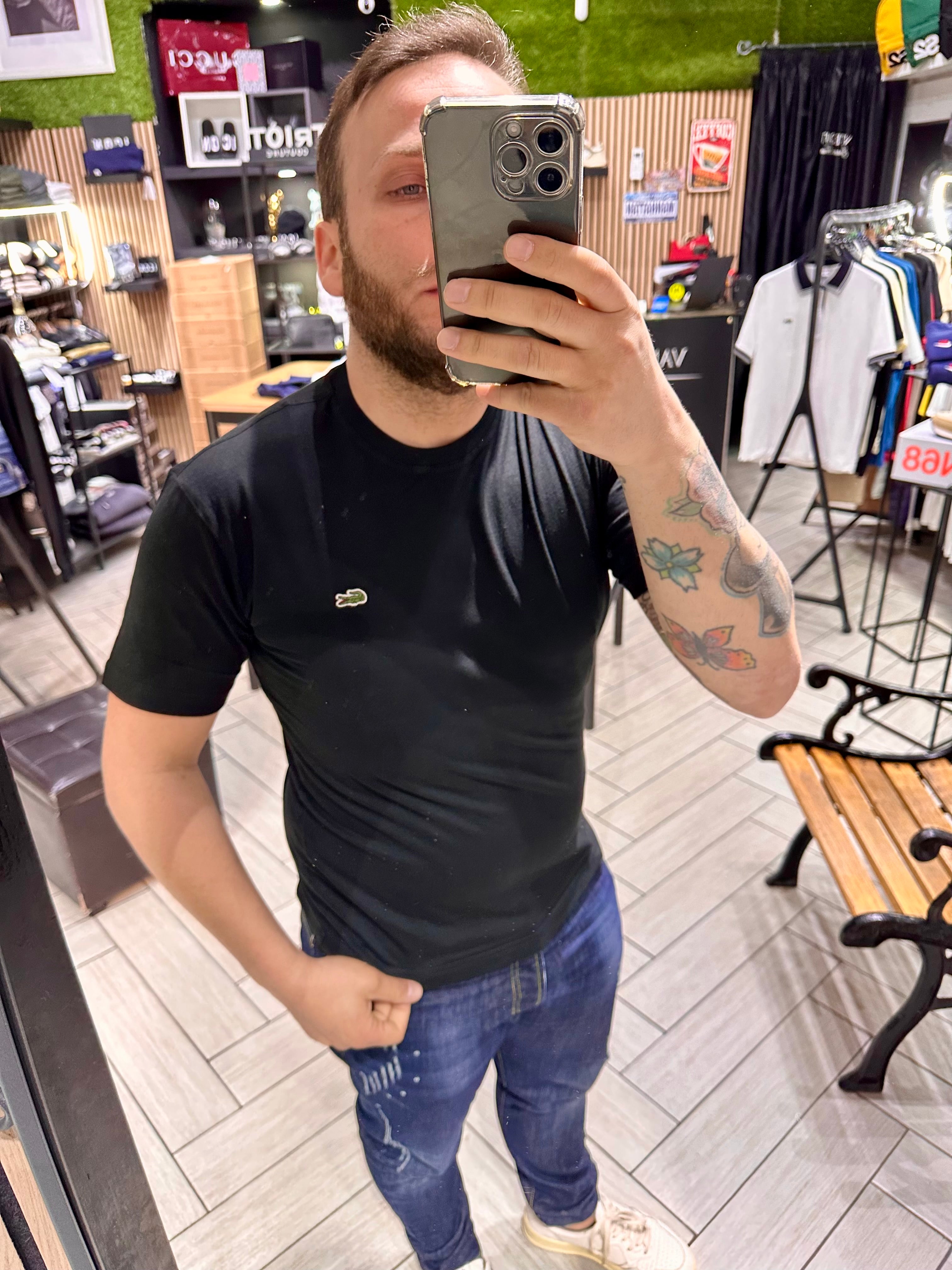 T-shirt Lacoste Basic nera