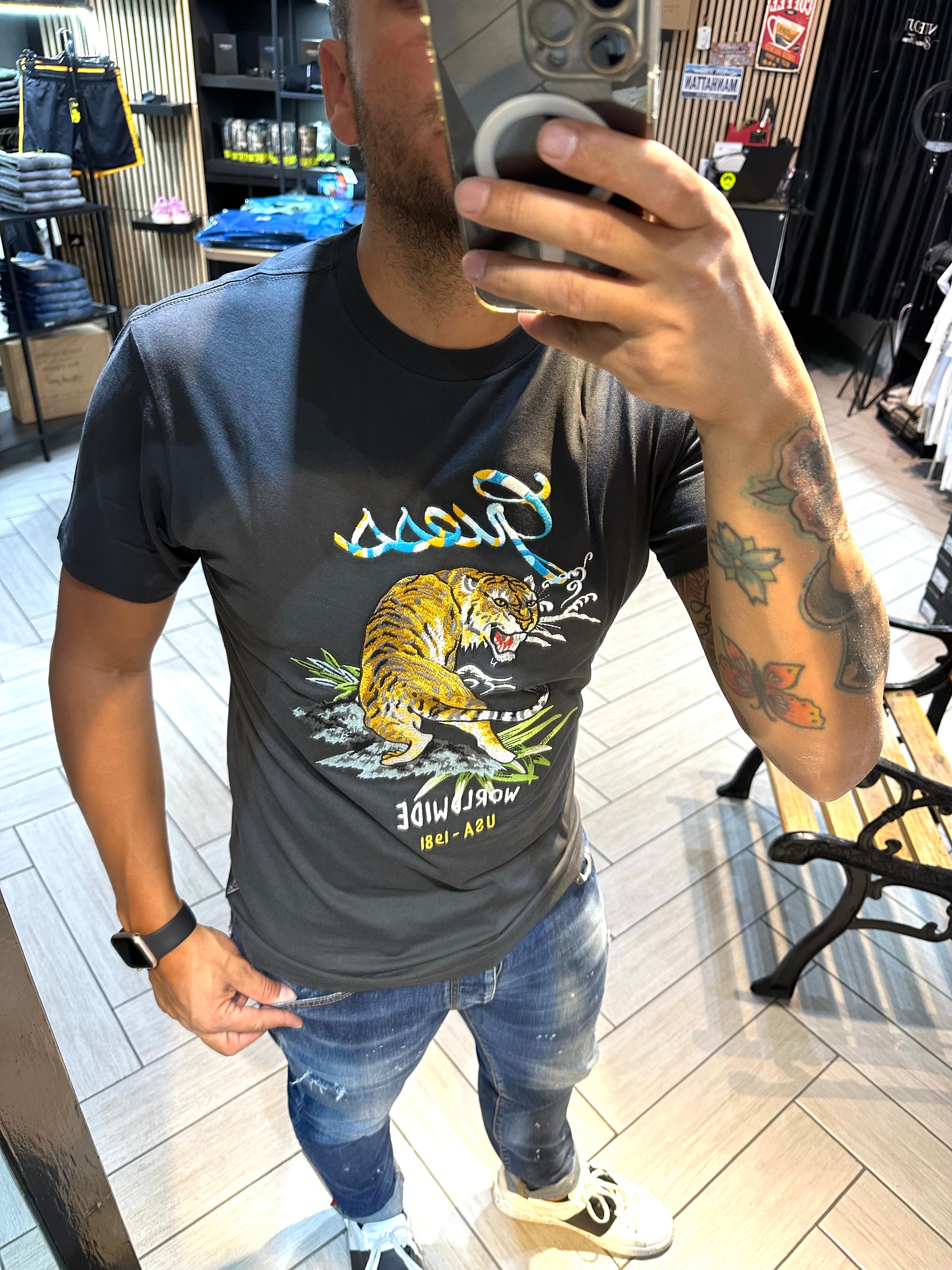 T-Shirt Guess