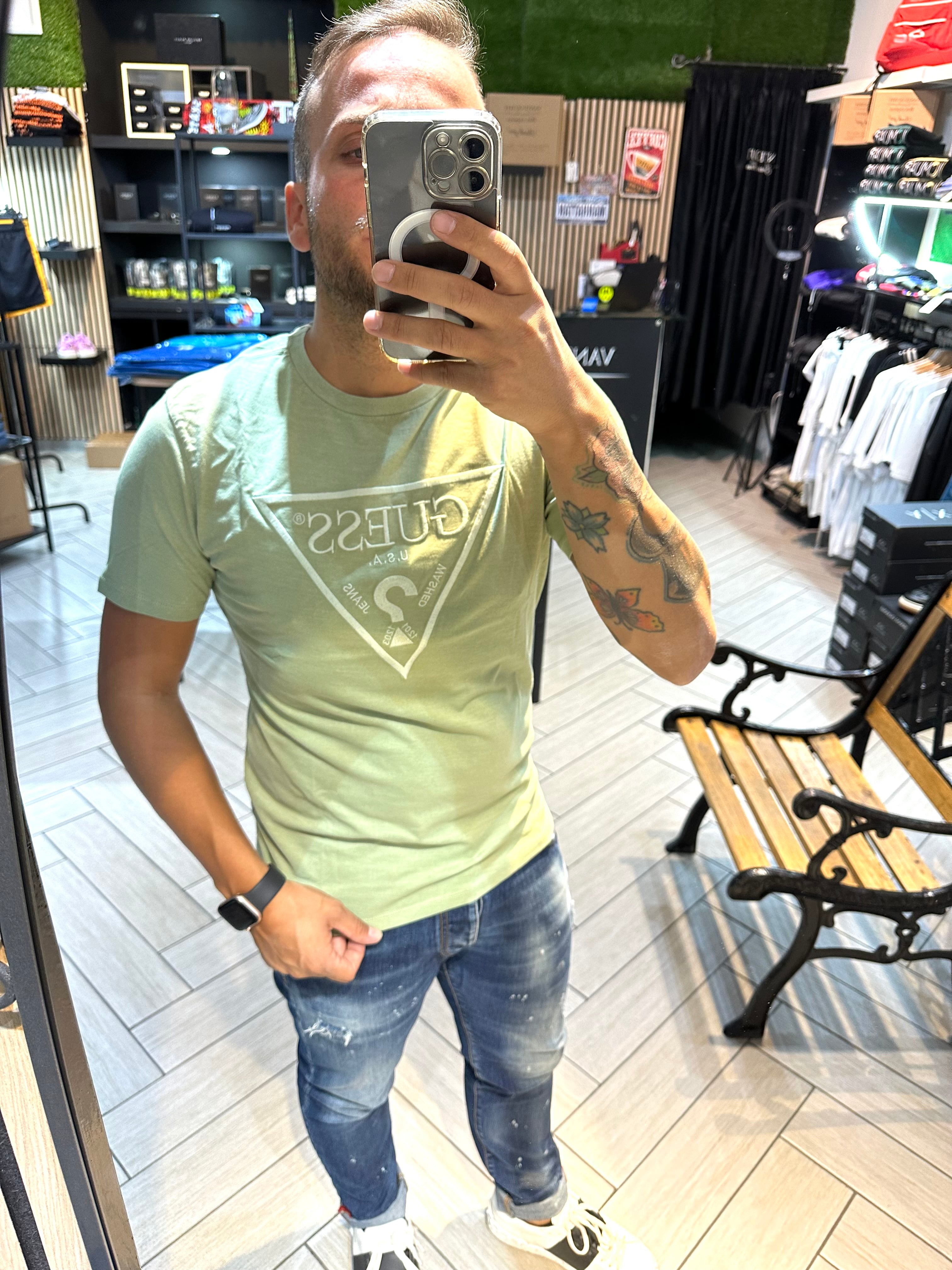 T-shirt Guess